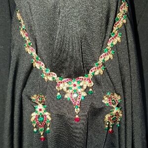 Elegant Gold and Green Necklace with Red Details